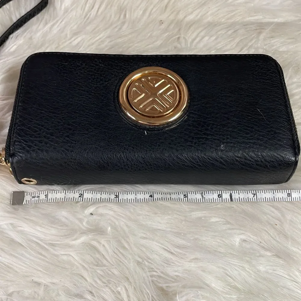 Ladies Black Clutch Wristlet , Zippered Pockets